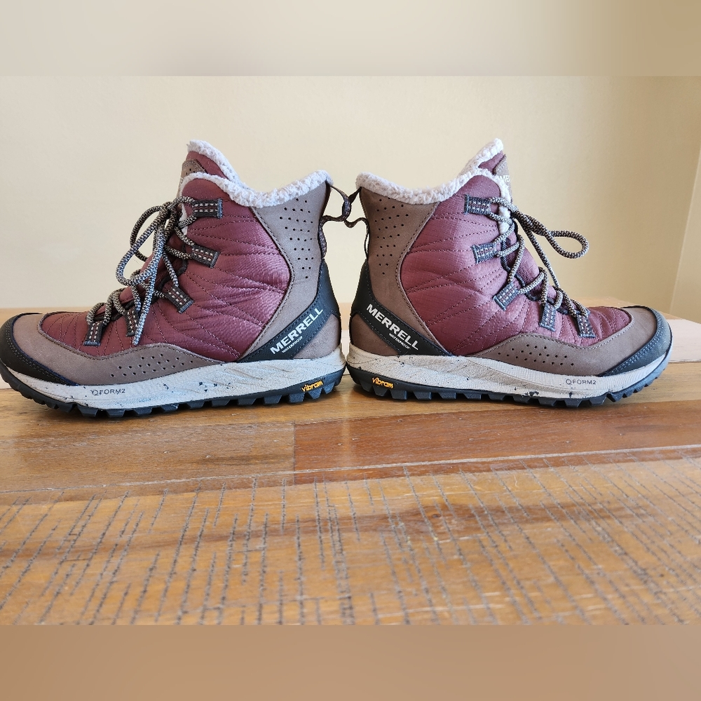 Merrell Antora Sneaker Boot, size 6, maroon